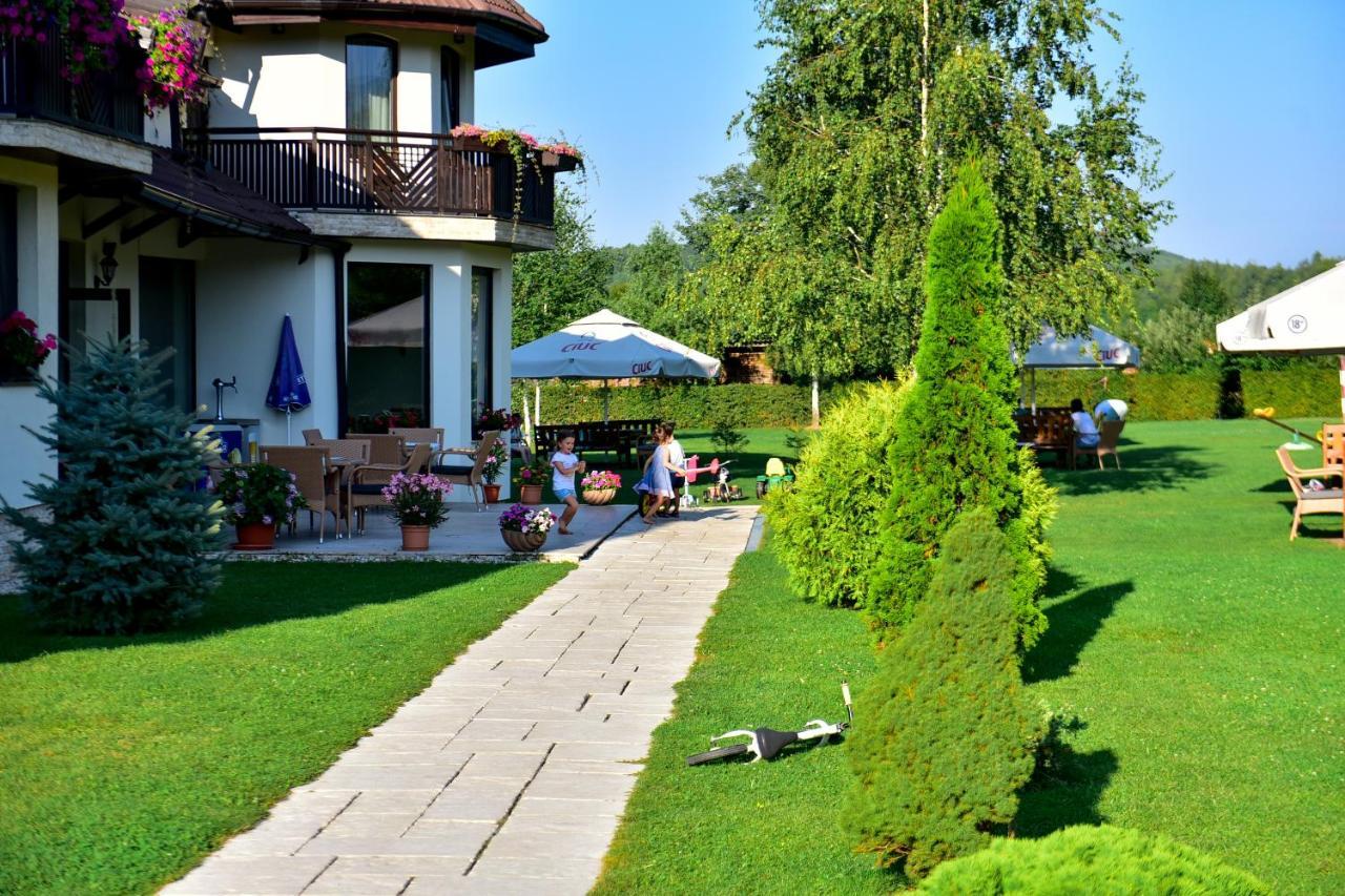 Natura Family Resort Avrig Esterno foto
