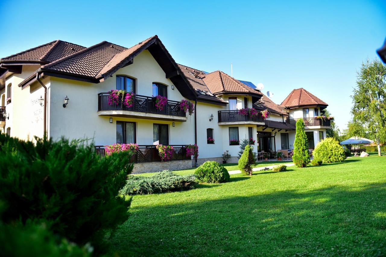 Natura Family Resort Avrig Esterno foto