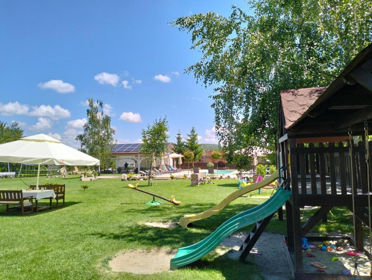 Natura Family Resort Avrig Esterno foto