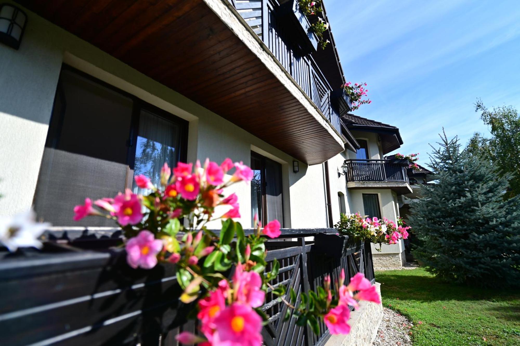 Natura Family Resort Avrig Esterno foto
