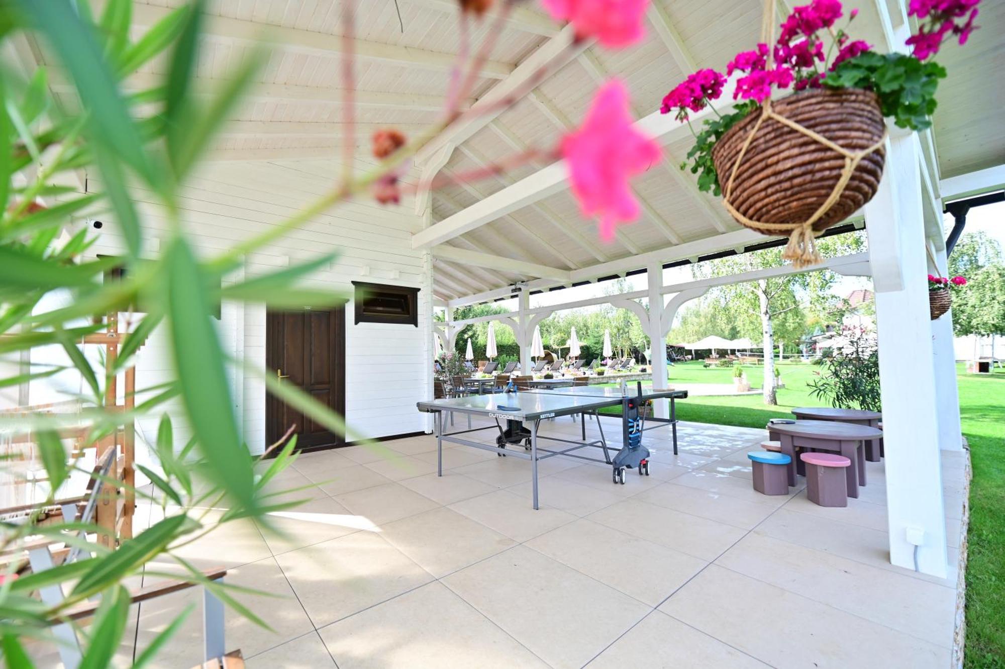 Natura Family Resort Avrig Esterno foto